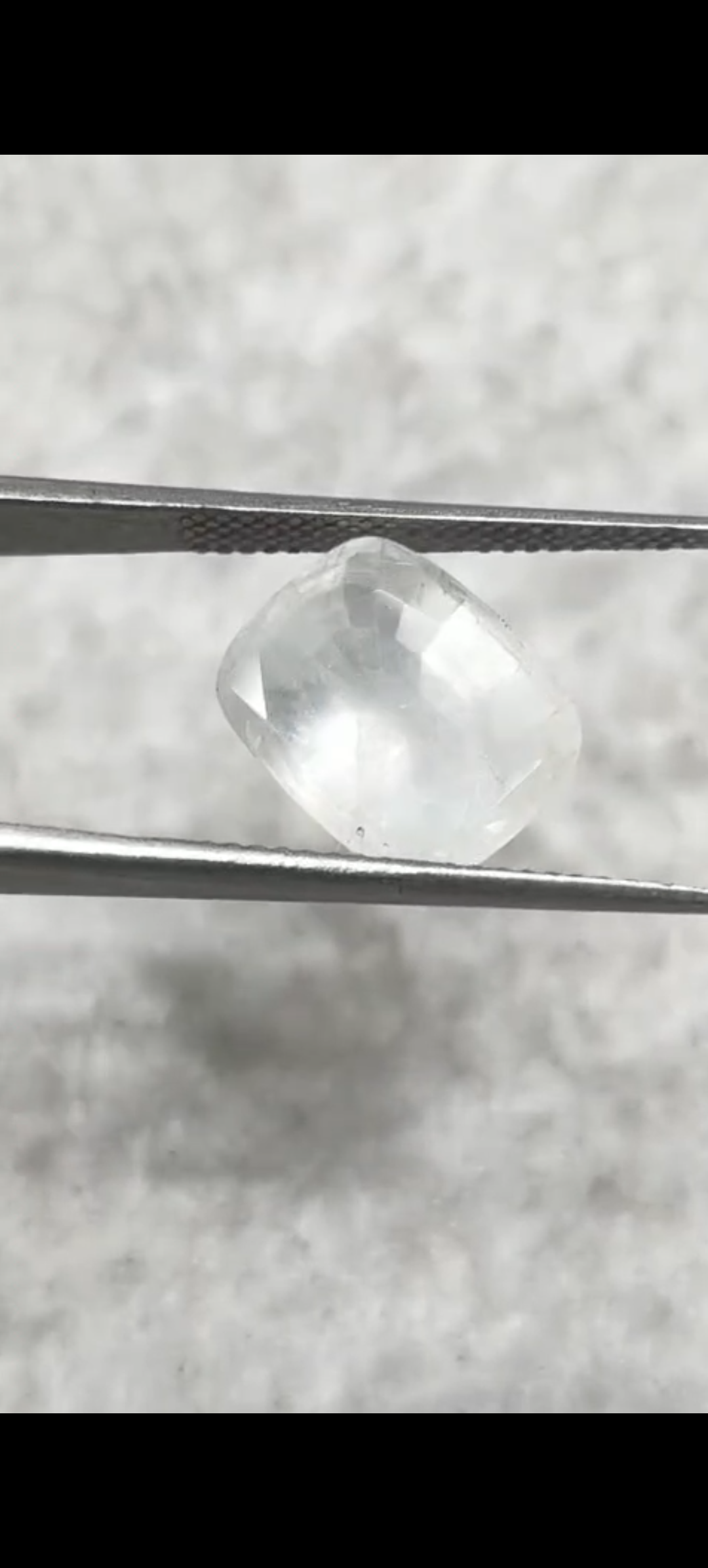 Natural White sapphire 6.79 Carat (Sri Lanka Origin)