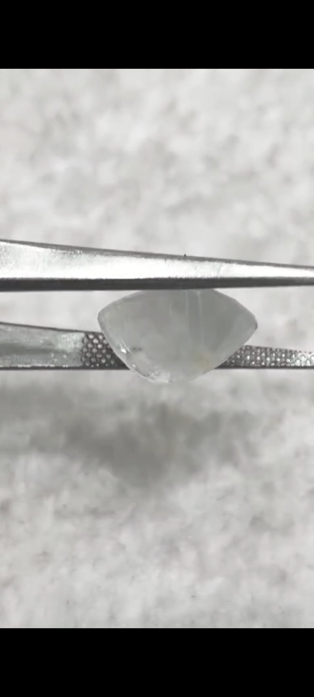 Natural White sapphire 6.79 Carat (Sri Lanka Origin)