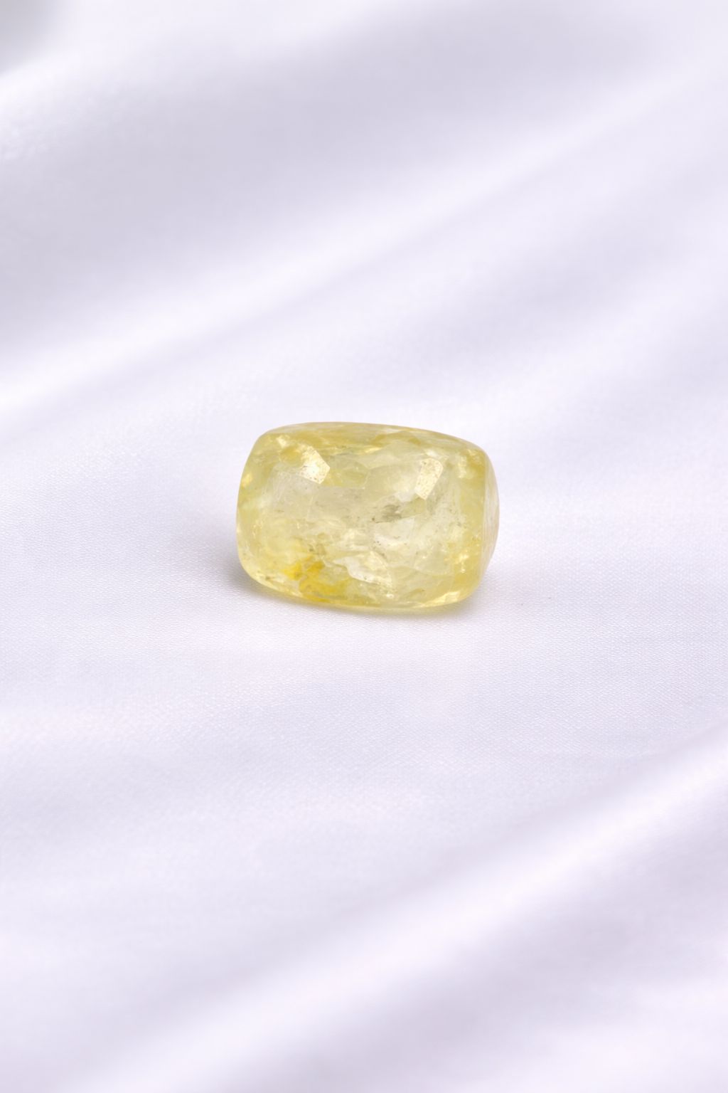 Natural Yellow sapphire (Pukhraj) 7.80 Carat ( Sri Lanka Origin )
