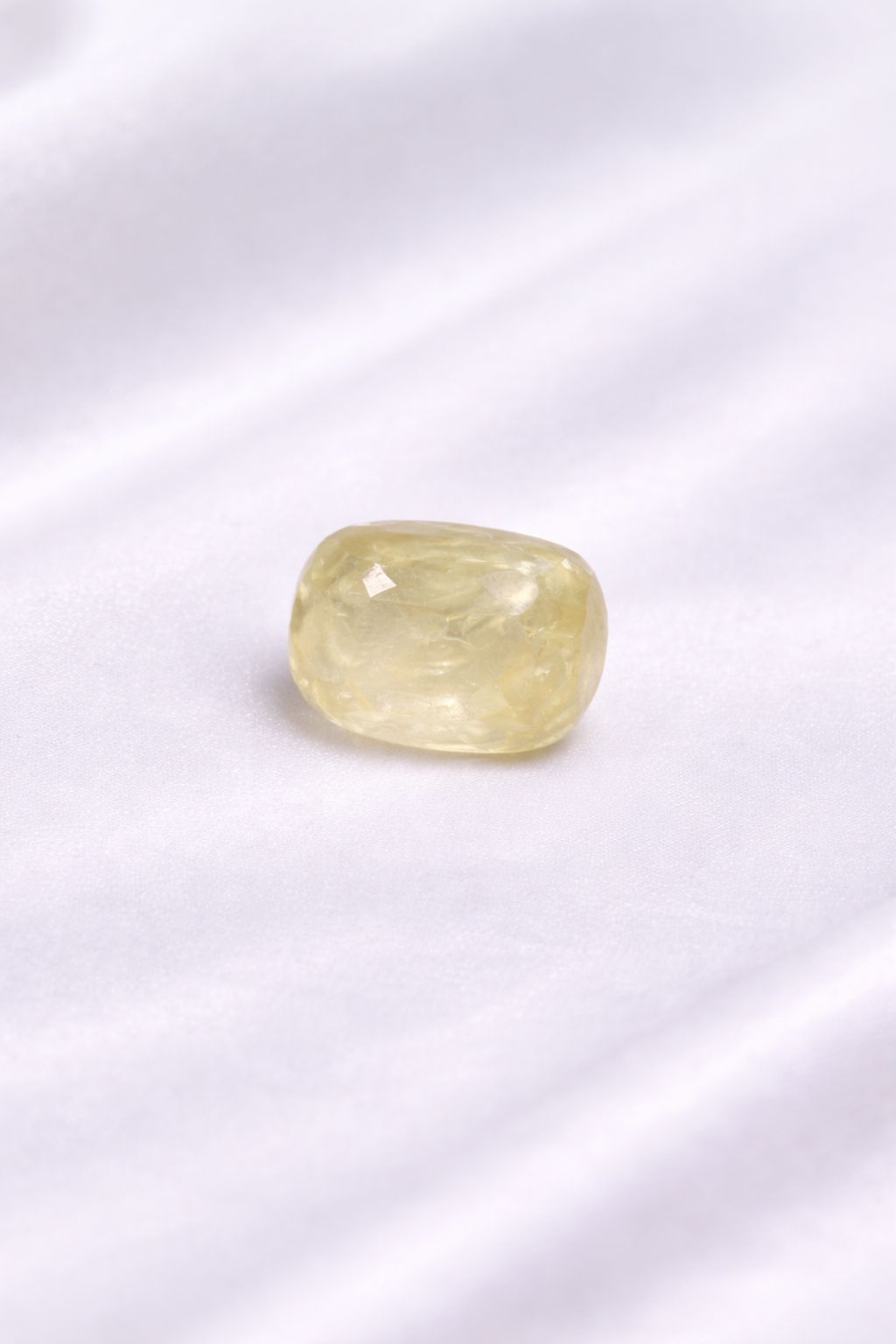 Natural Yellow sapphire (Pukhraj) 7.80 Carat ( Sri Lanka Origin )