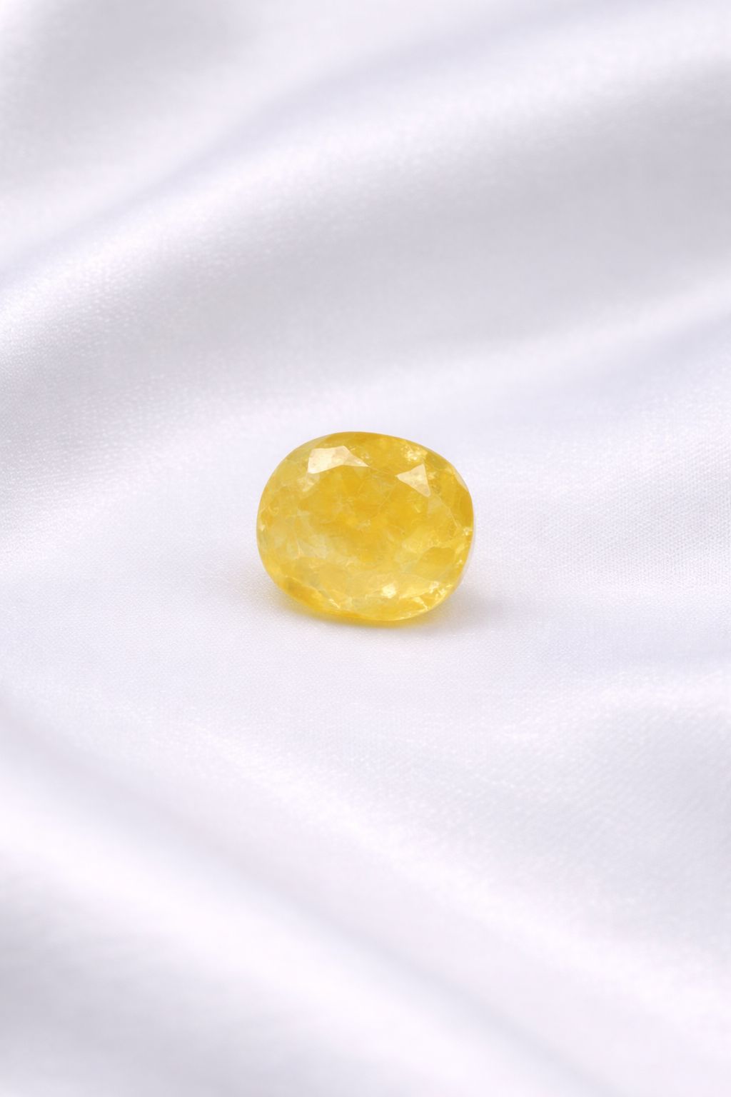 Natural Yellow sapphire (Pukhraj) 8.05 Carat ( Sri Lanka Origin )