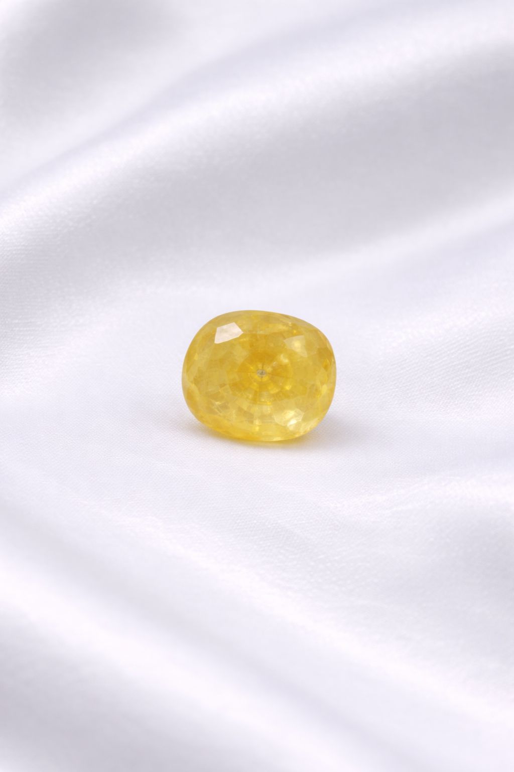 Natural Yellow sapphire (Pukhraj) 8.05 Carat ( Sri Lanka Origin )