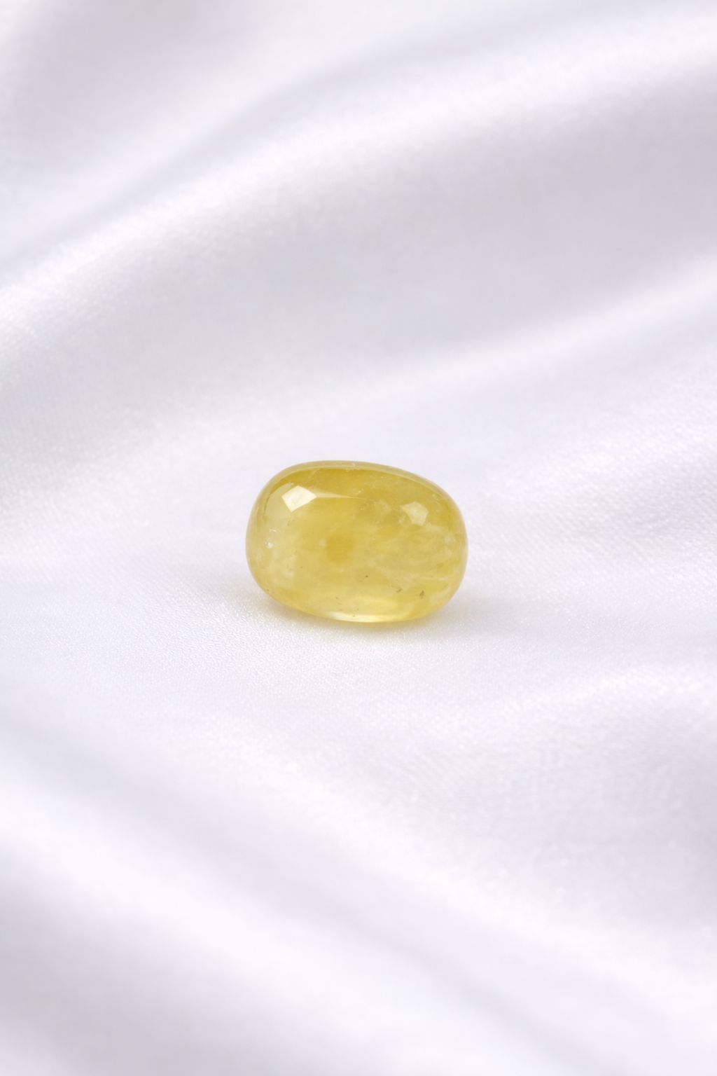 Natural Yellow sapphire (Pukhraj) 8.90 Carat ( Sri Lanka Origin )